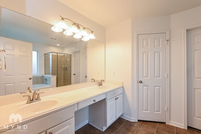 Building Photo - 11523 Dahlia Dale Dr