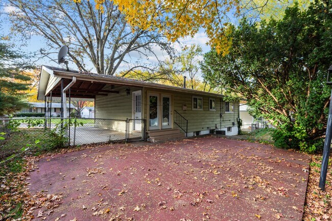 Building Photo - 1040 Bluefield Dr