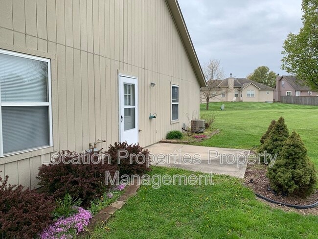 Building Photo - 318 Creekside Ct