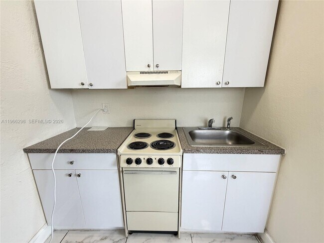 Building Photo - 912 NW 9th Ave