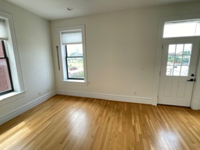 Building Photo - 5168 Enright Ave