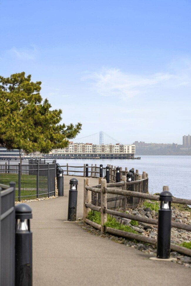 Building Photo - 11A Riverview Cir