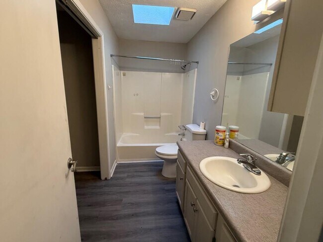 Building Photo - 3619 Bomar Rd