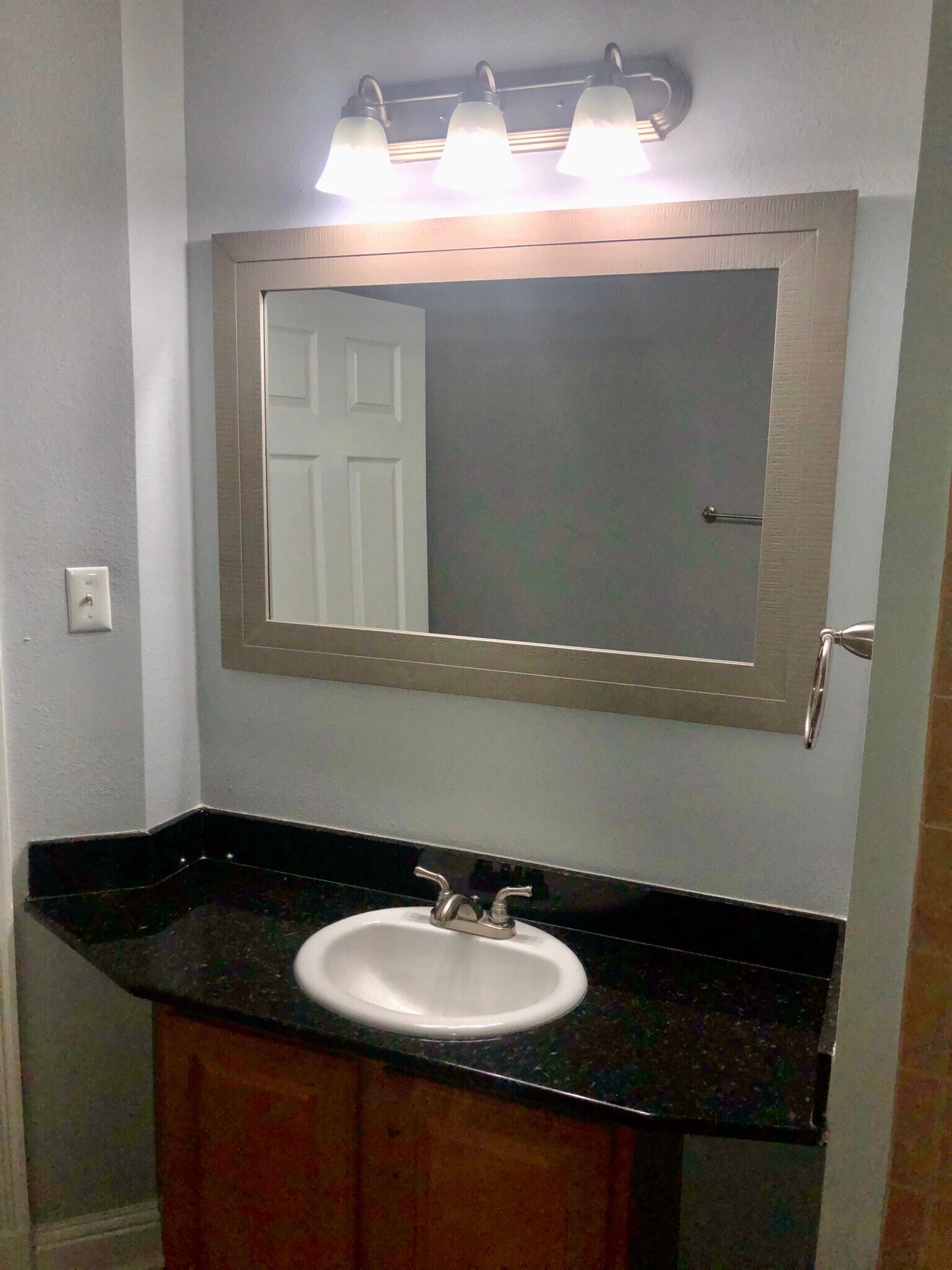 Granite counters in master bathroom - 1284 Tropical Cove