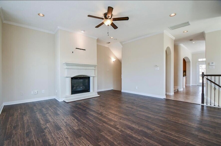 Building Photo - 8002 Stoneyway Dr