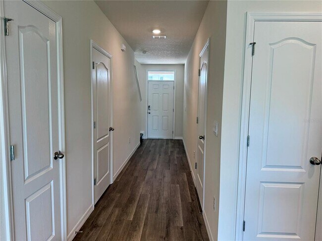 Building Photo - 1213 BALSAM Dr