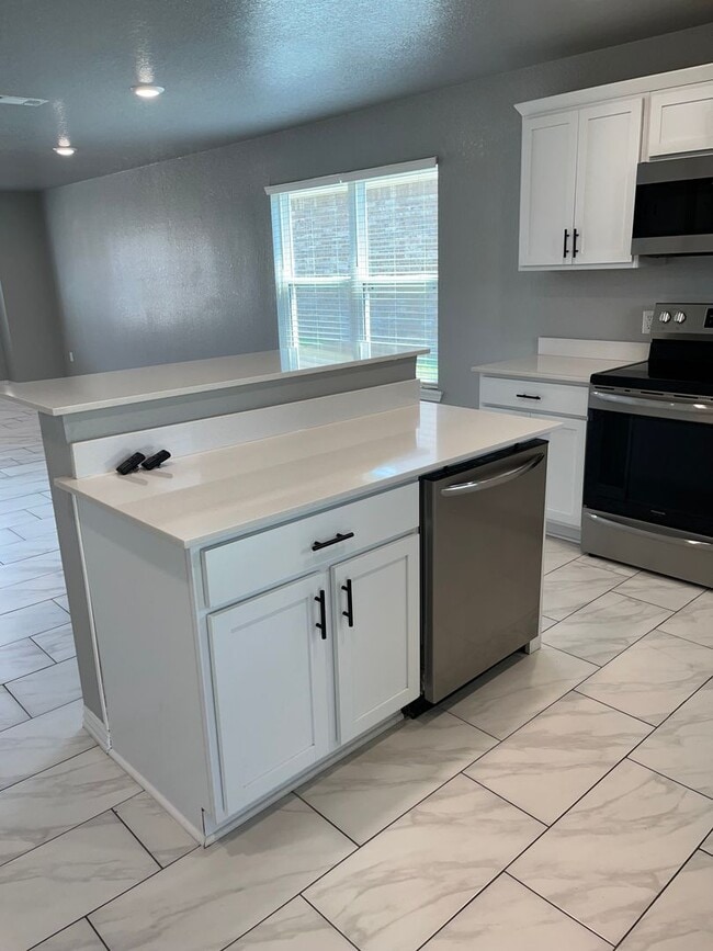 Building Photo - COX-NORTHRIDGE DRIVE TOWNHOMES