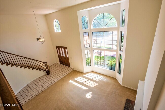 Building Photo - 5627 Middle Crest Dr