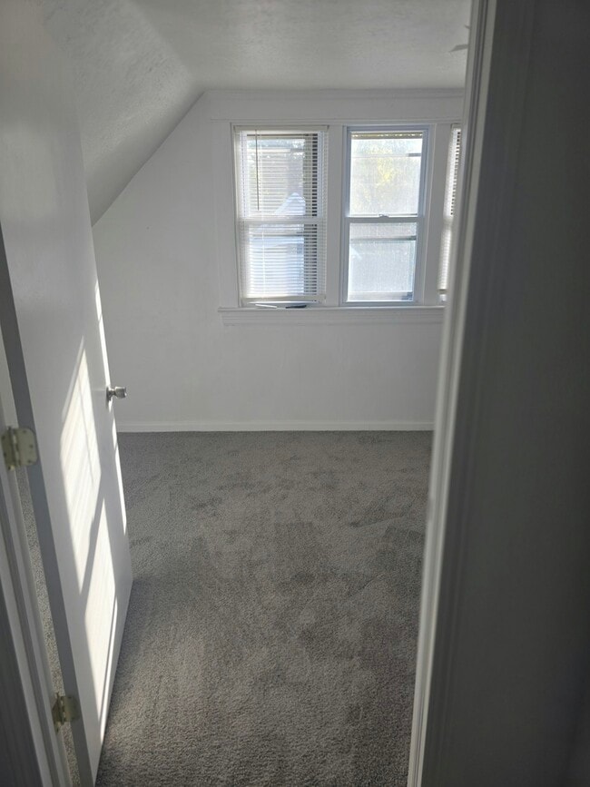 Building Photo - 650 E 130th St