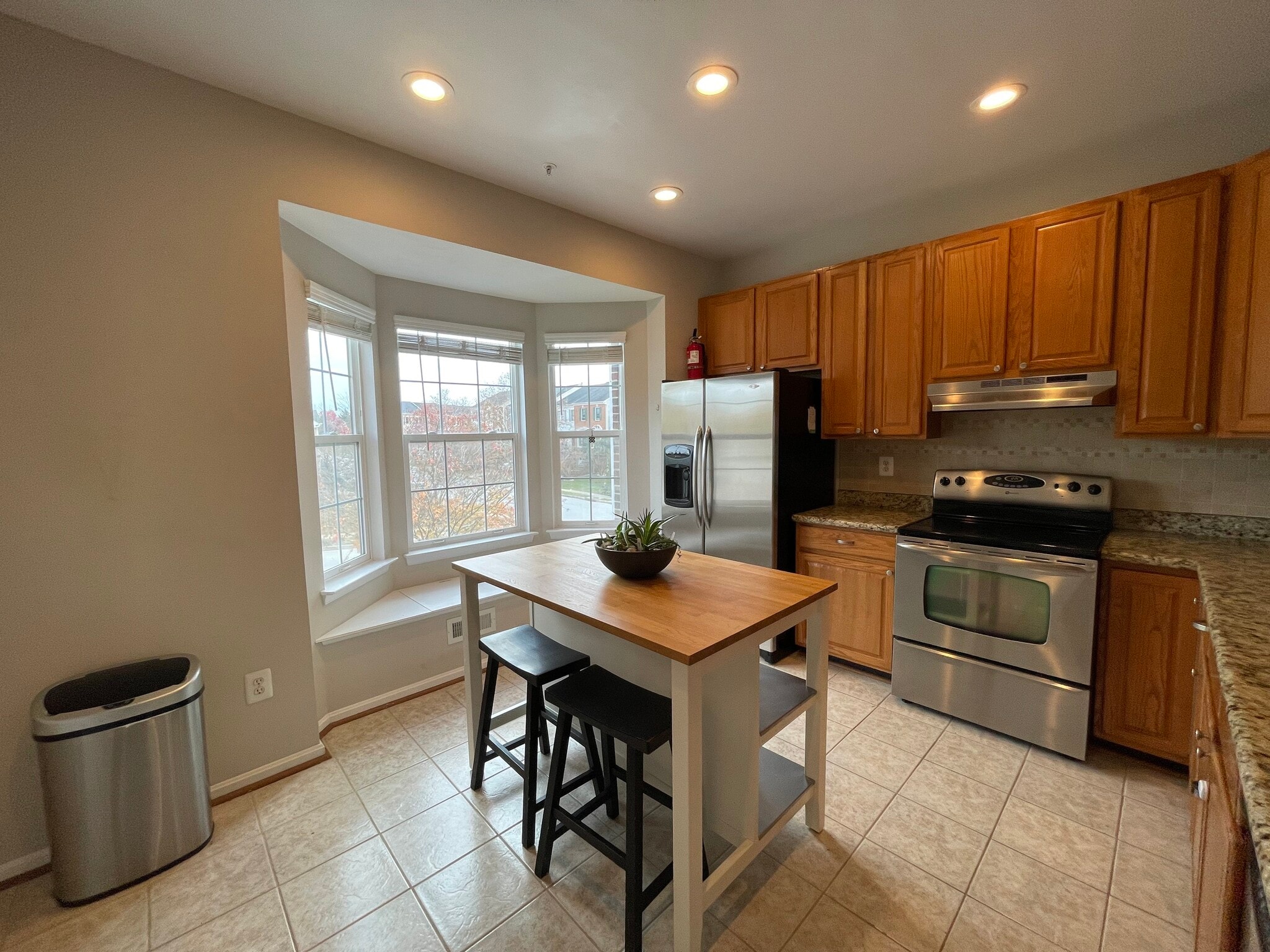 Building Photo - 5830 Shady Oak Ln