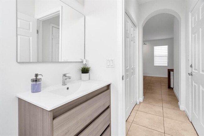 Building Photo - 3548 W 88th St