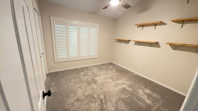 Building Photo - For Rent: A dazzling 5-bedroom, 3-bathroom...