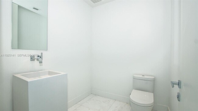 Building Photo - 19575 Collins Ave