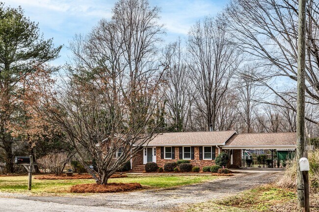 Building Photo - Northern Greensboro, Brick Ranch, Hardwood...