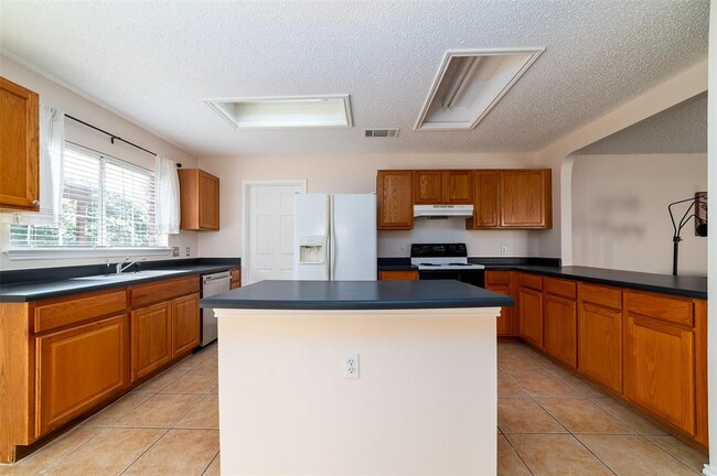 Building Photo - 1112 Van Horn Way