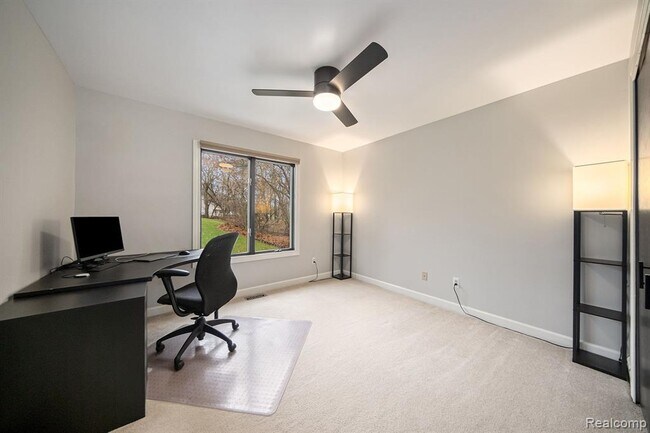 Building Photo - 695 Heritage Dr