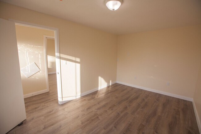 Building Photo - 165-167 Miriam St