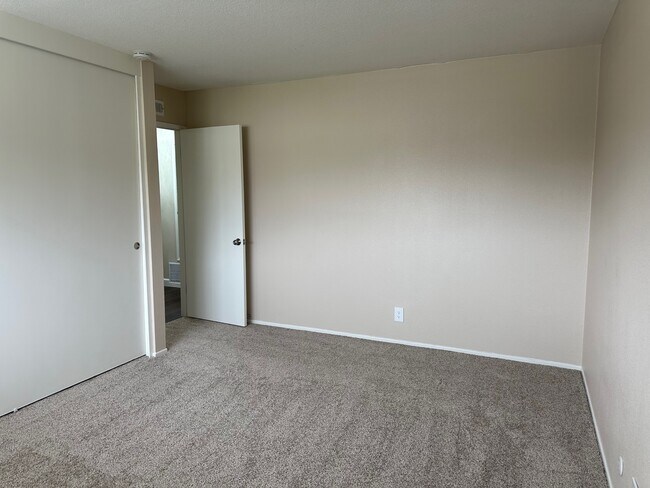 Building Photo - 1393 Scotch Cir