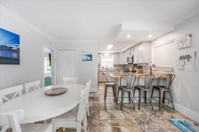 Building Photo - 1203 Hillsboro Mile
