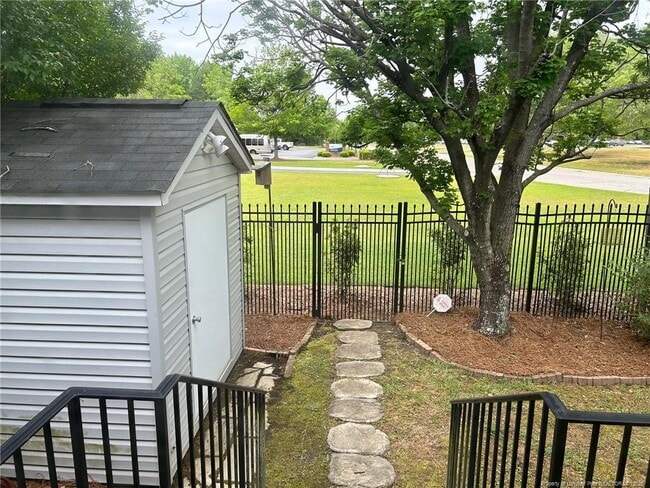 Building Photo - 4890 Independence Dr