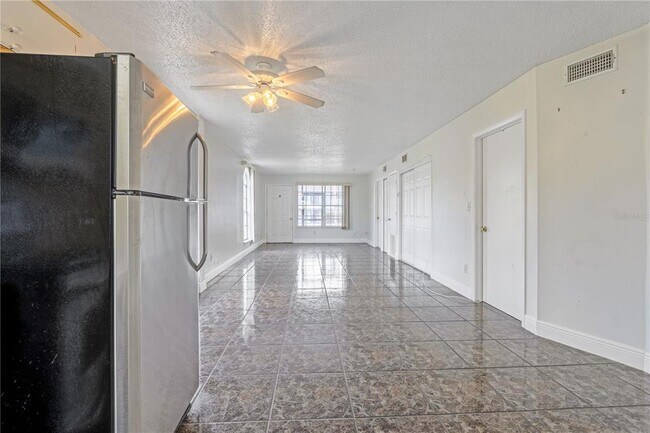 Building Photo - 313 Dirksen Dr