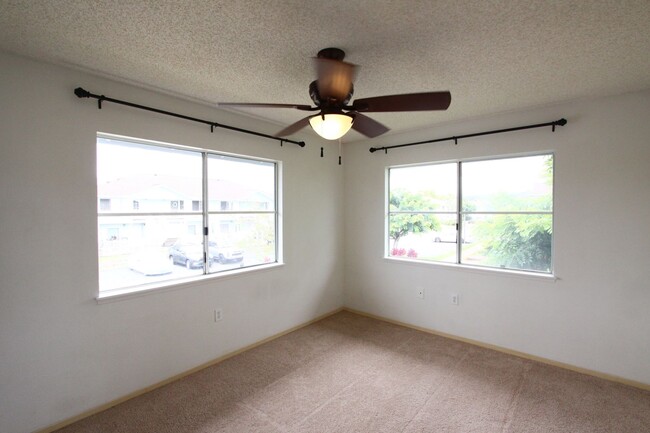 Building Photo - 1 bedroom, 1 bath, 2 parking unit in Cresc...