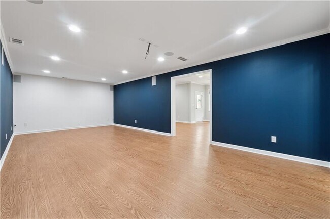 Building Photo - 3080 Whitfield Ave