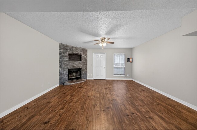 Building Photo - 2-Bed, 1.5-Bath, Two-Level Condo Delivers