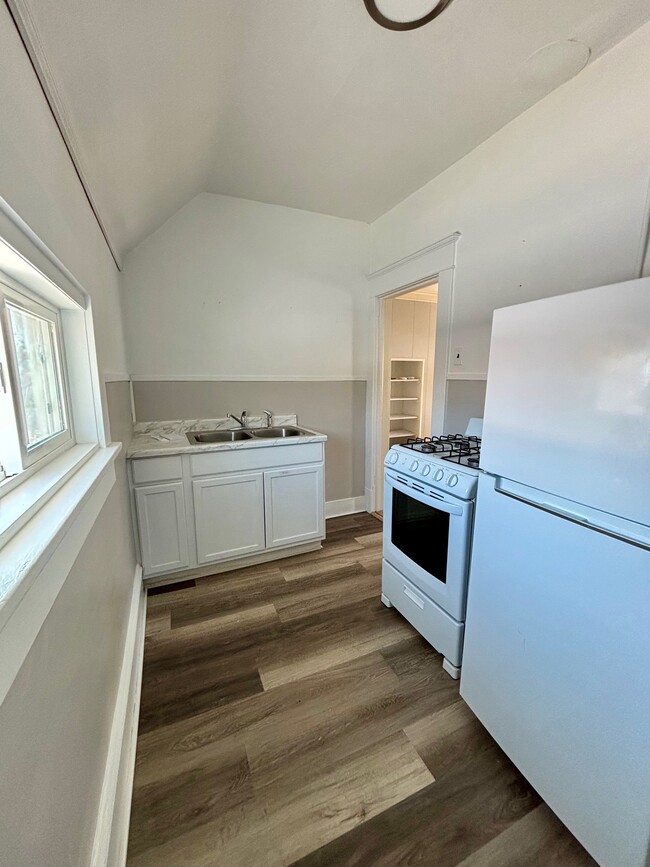 Building Photo - Duplex