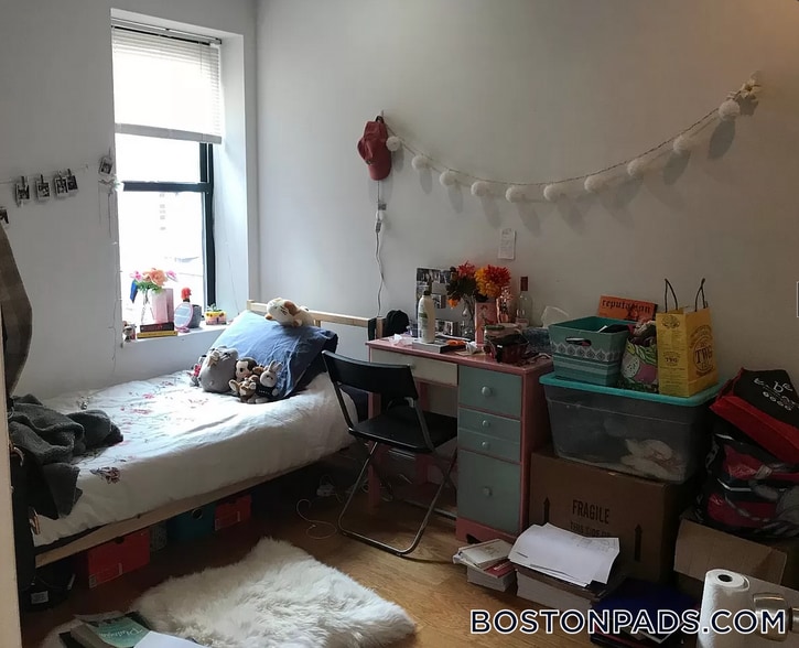 Building Photo - 64 Louis Prang St