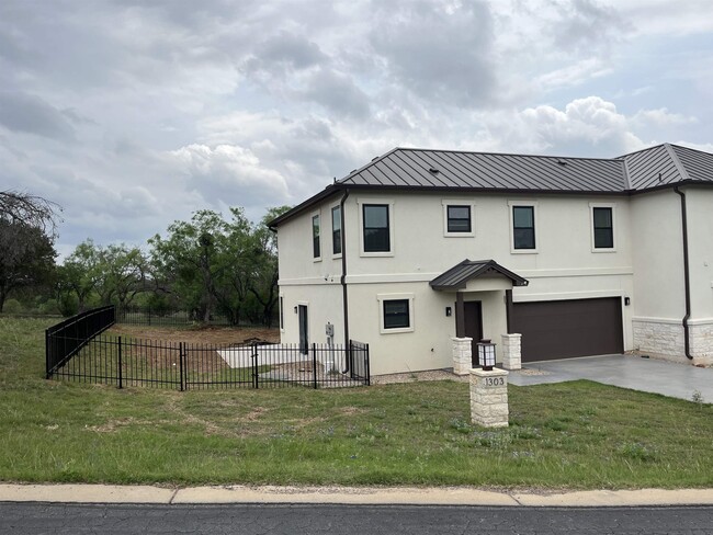 Primary Photo - 1303 Faultline Dr