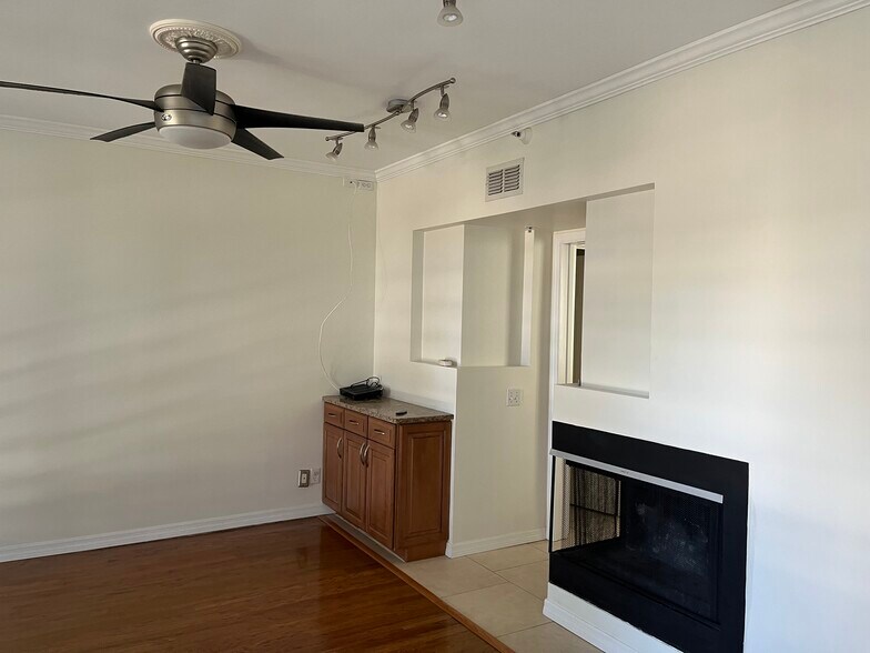 Den / dining area - 4950 Bayshore Blvd