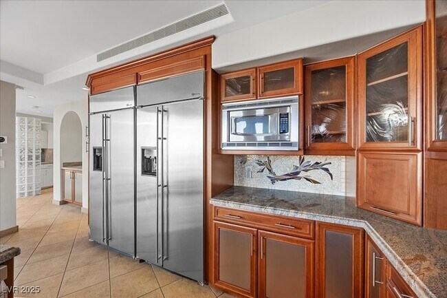 Building Photo - 3111 Bel Air Dr