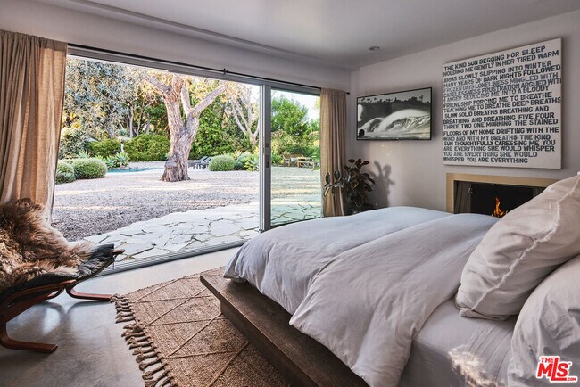 Building Photo - 6715 Fernhill Dr