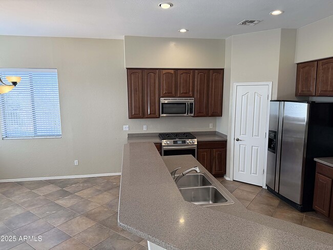 Building Photo - 4537 E Thunder Hawk Rd