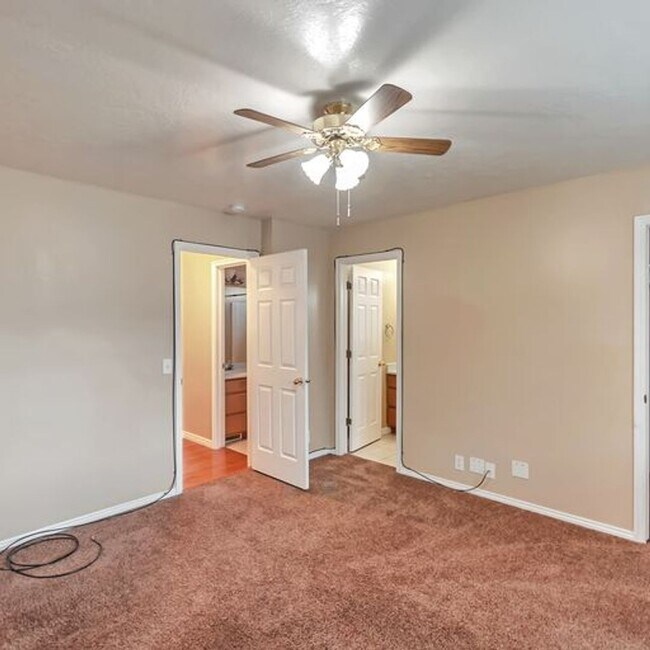 Building Photo - Awesome 4 Bedroom Pet Friendly Home w 2 car attached garage