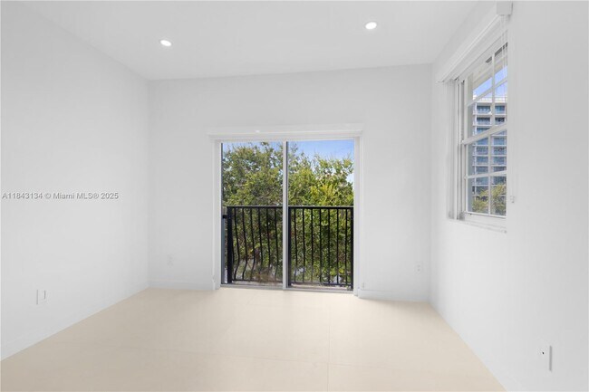 Building Photo - 3215 NE 184th St
