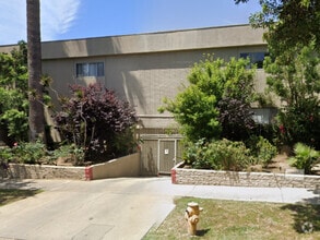 Building Photo - 1031 N Harper Ave