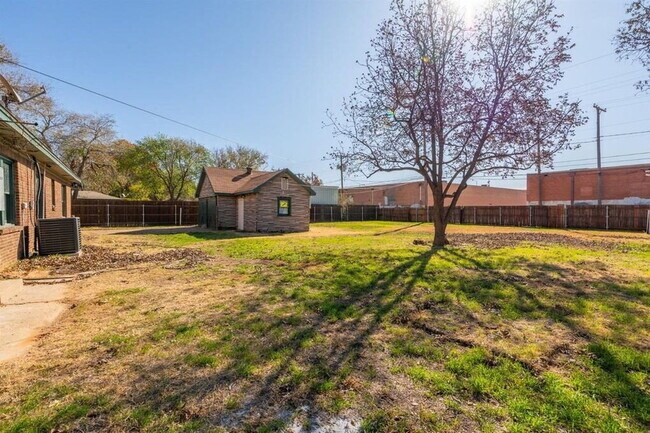 Building Photo - Spacious Four Bedroom near Texas Tech!