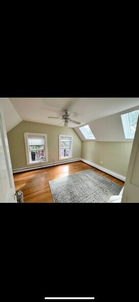 Building Photo - 11 Traymore St