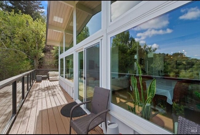 Building Photo - Beautiful home on the hills in Mill Valley