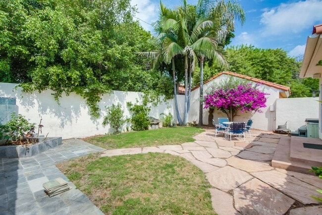 Building Photo - Charming 3 Bedroom Kensington Home