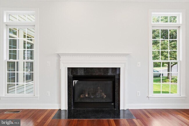 Building Photo - 5285 Meadow Estates Dr