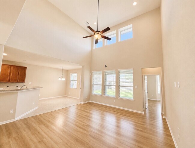 Building Photo - 15618 Whisper Woods Dr