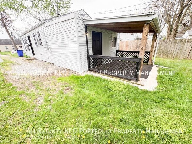 Building Photo - 857 S Waverly St