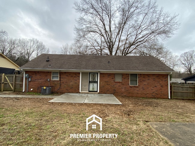 Building Photo - Charming 3BR Memphis Home with Hardwood Floors & Fenced Backyard