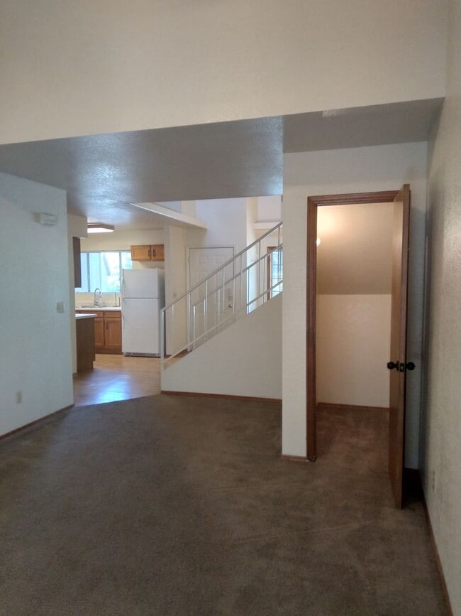 Building Photo - 937 W Madera Ln
