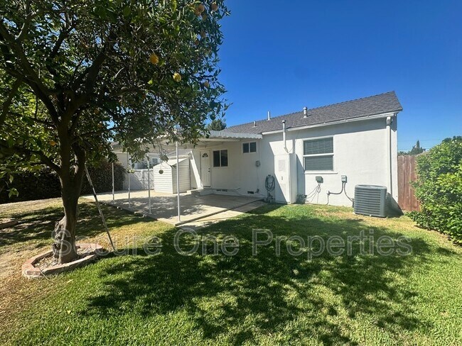 Building Photo - 5904 Jamieson Ave