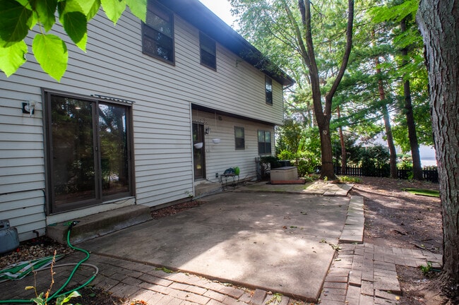 Building Photo - 1147 Garfield Ave