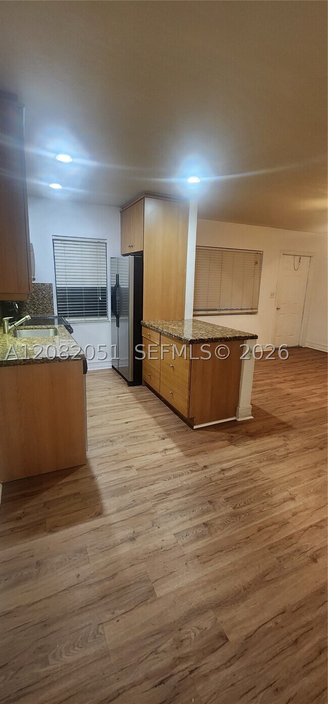 Building Photo - 1423 Holly Heights Dr